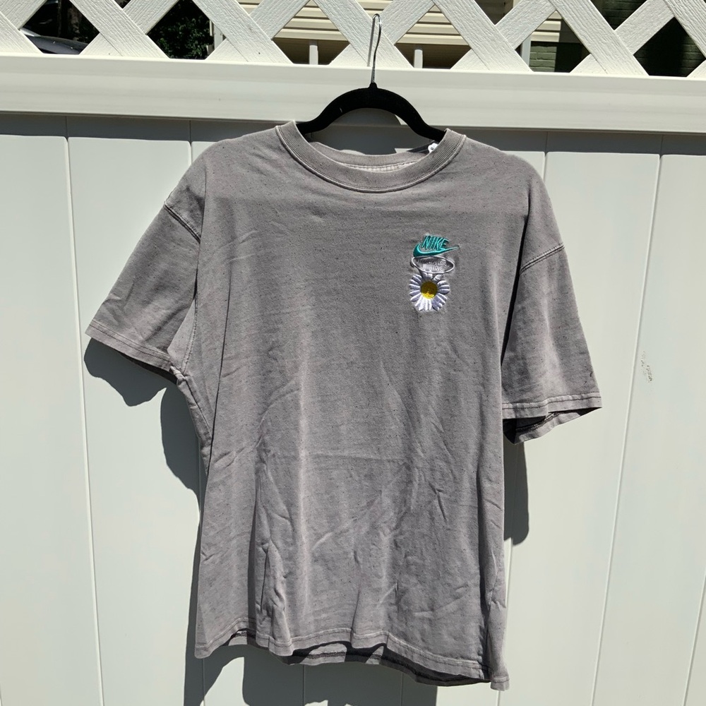 Men’s Nike T-Shirt with Embroidery. Grey Size Medium